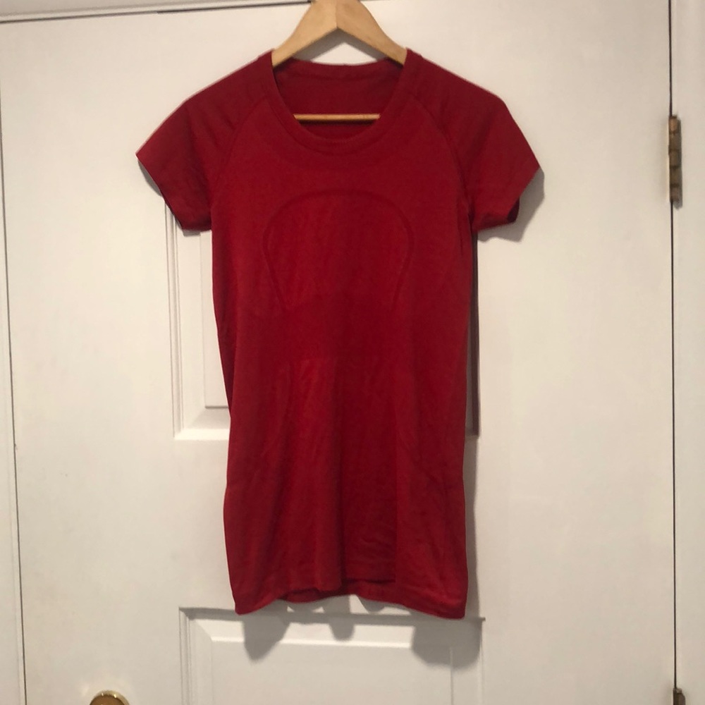 Lululemon Run Swiftly Short sleeved Red T-shirt. 6 long. Excellent
